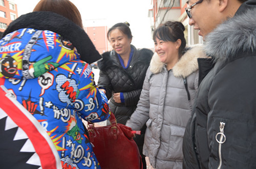 新春慰问送温暖.jpg 新春慰问送温暖.jpg